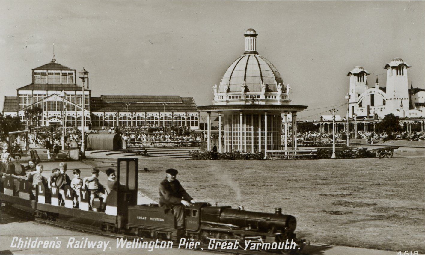 Wellington Pier Gardens, postcard